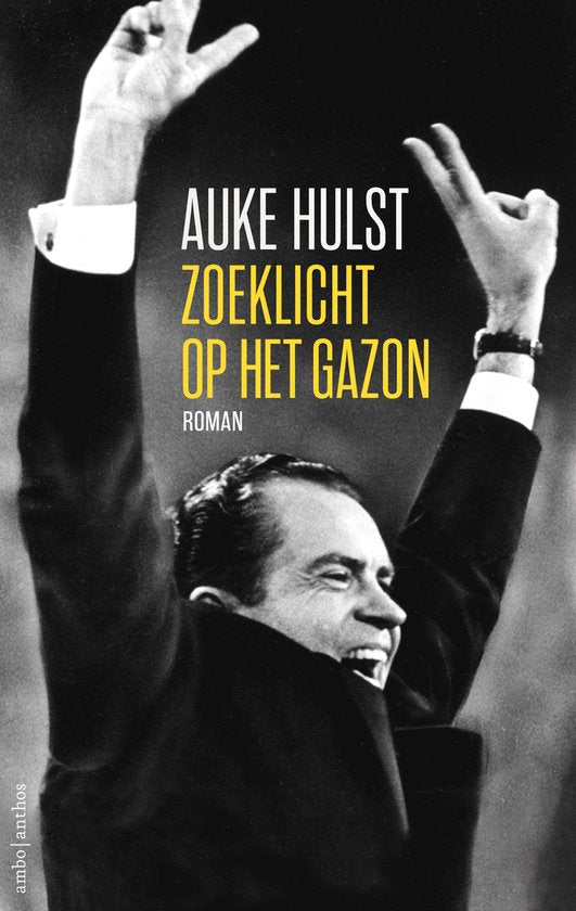 Zoeklicht op het gazon — boekomslag