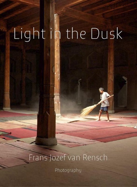Light in the dusk — boekomslag