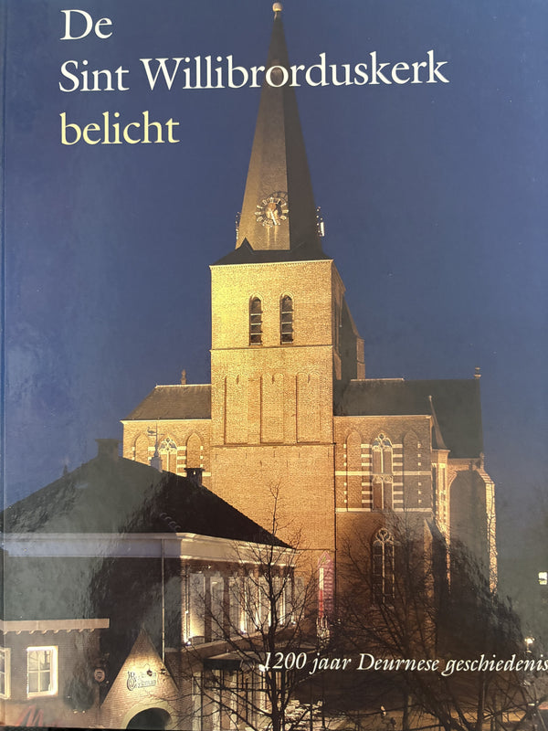 De Sint Willibrorduskerk belicht / druk 1